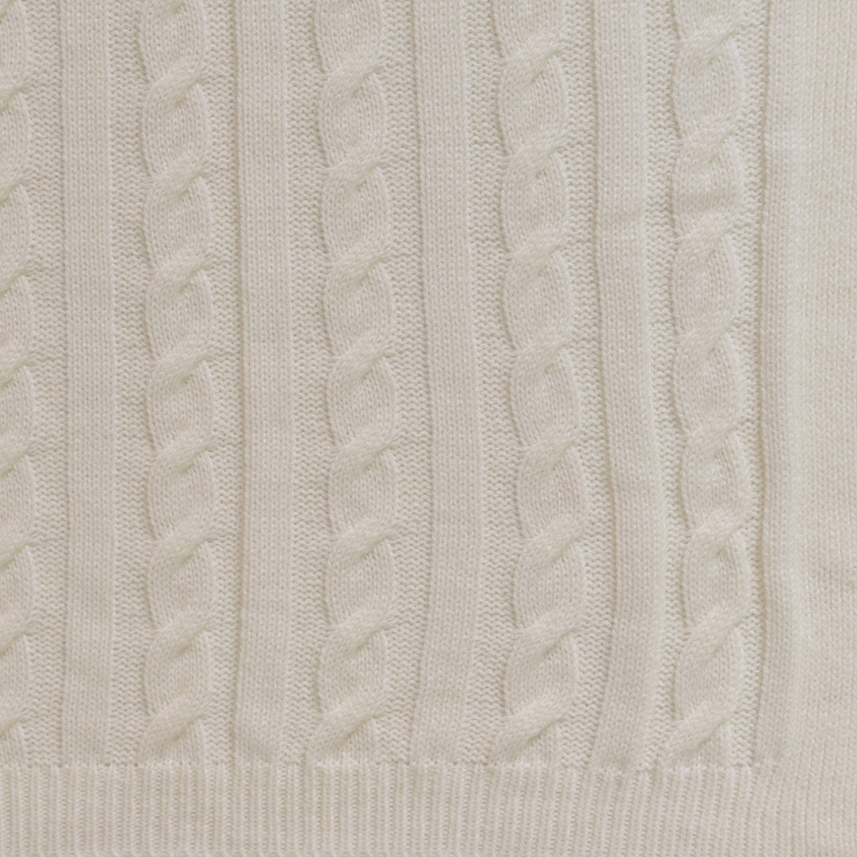 Cobija Trenzas  110x160 cms Bordado Monograma