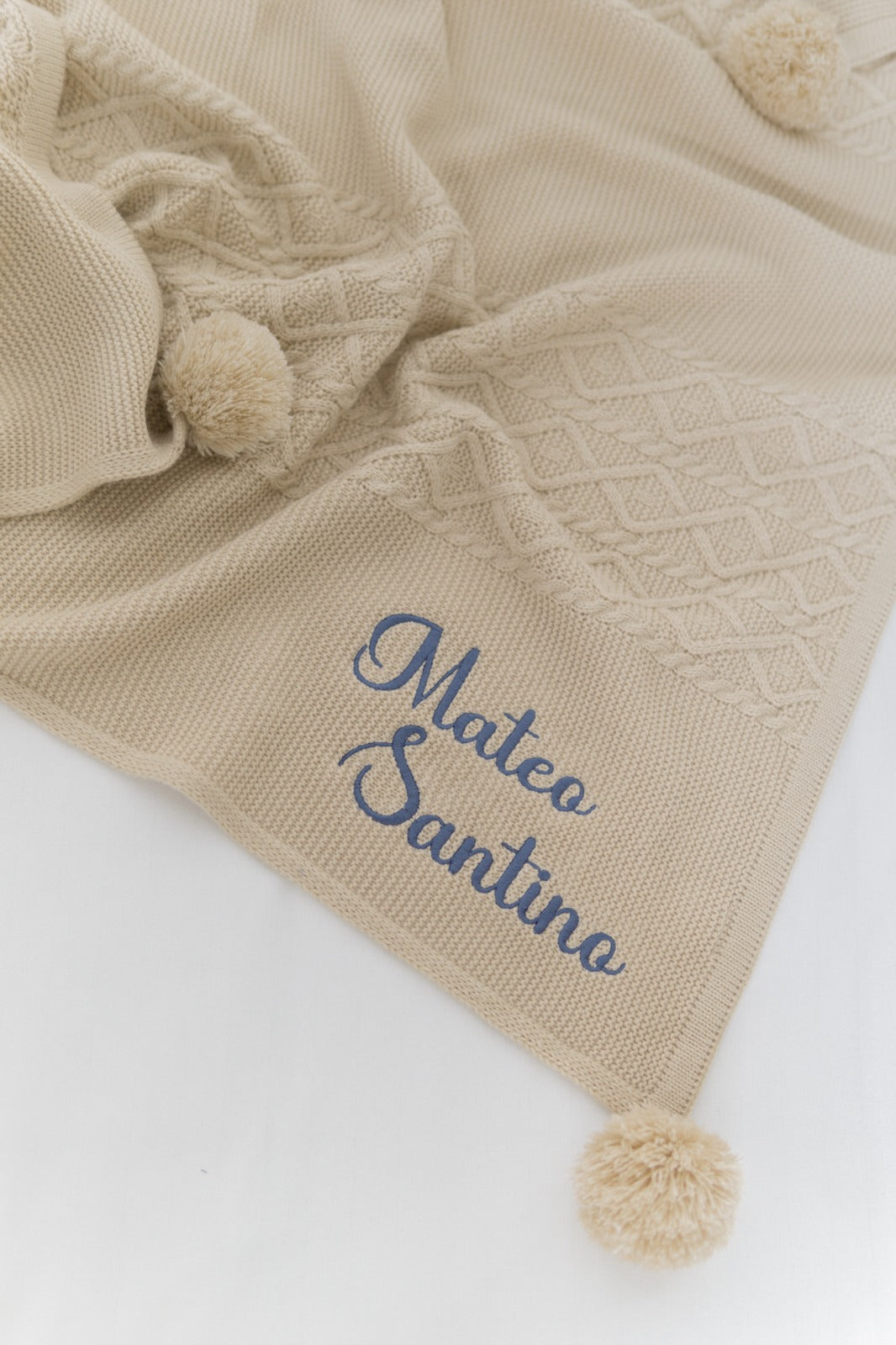 Cobijita Personalizada Pompones