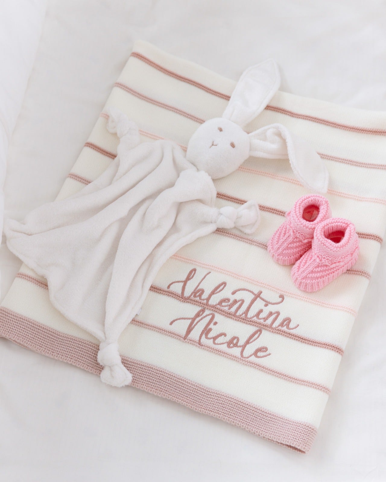 Kit Welcome Baby Rayas Personalizada Us + Trapito Apego Polar y Botitas Tejidas Envío Gratis