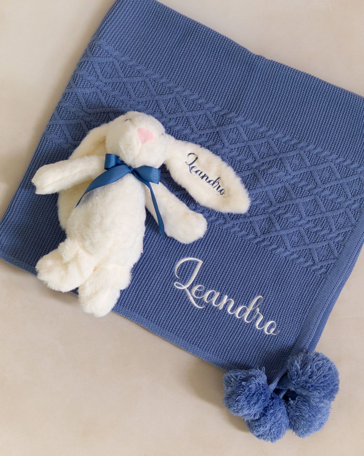 Set de Regalo Welcome Baby con Conejito Riley Hueso