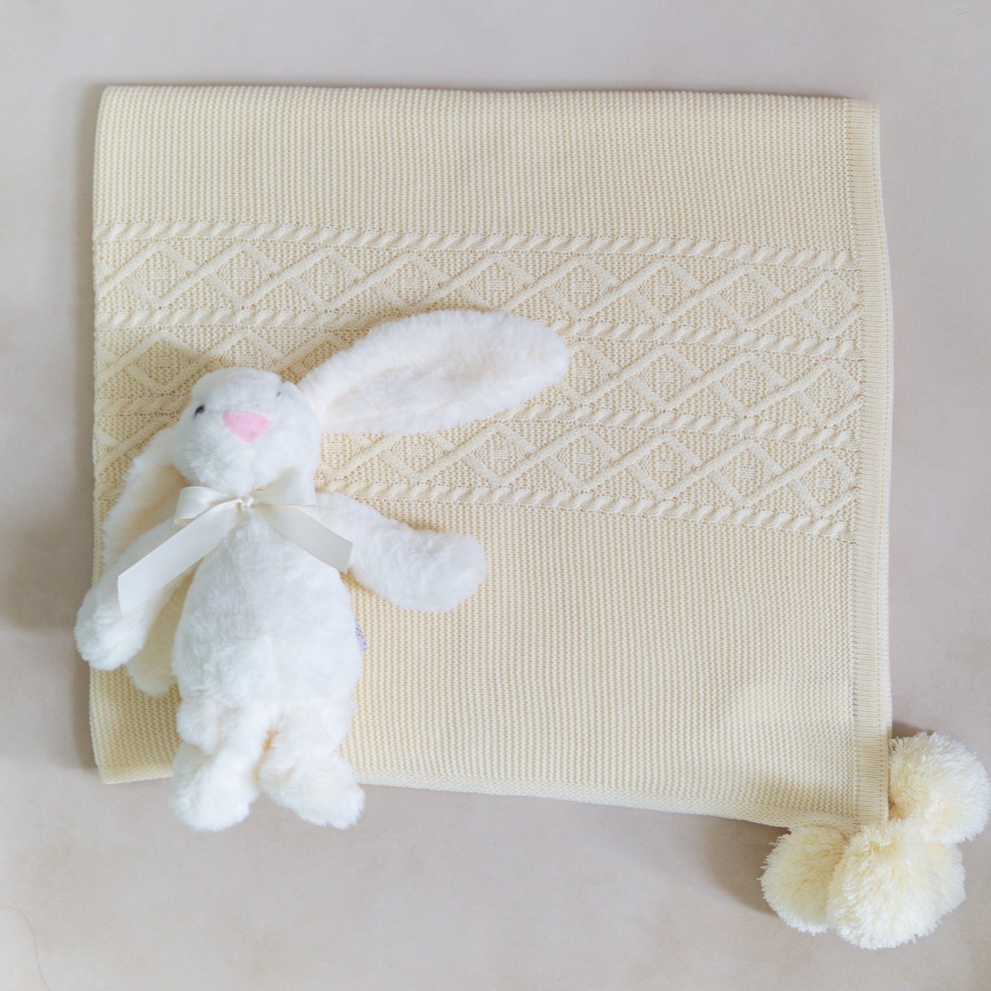 Set de Regalo Welcome Baby con Conejito Riley Hueso