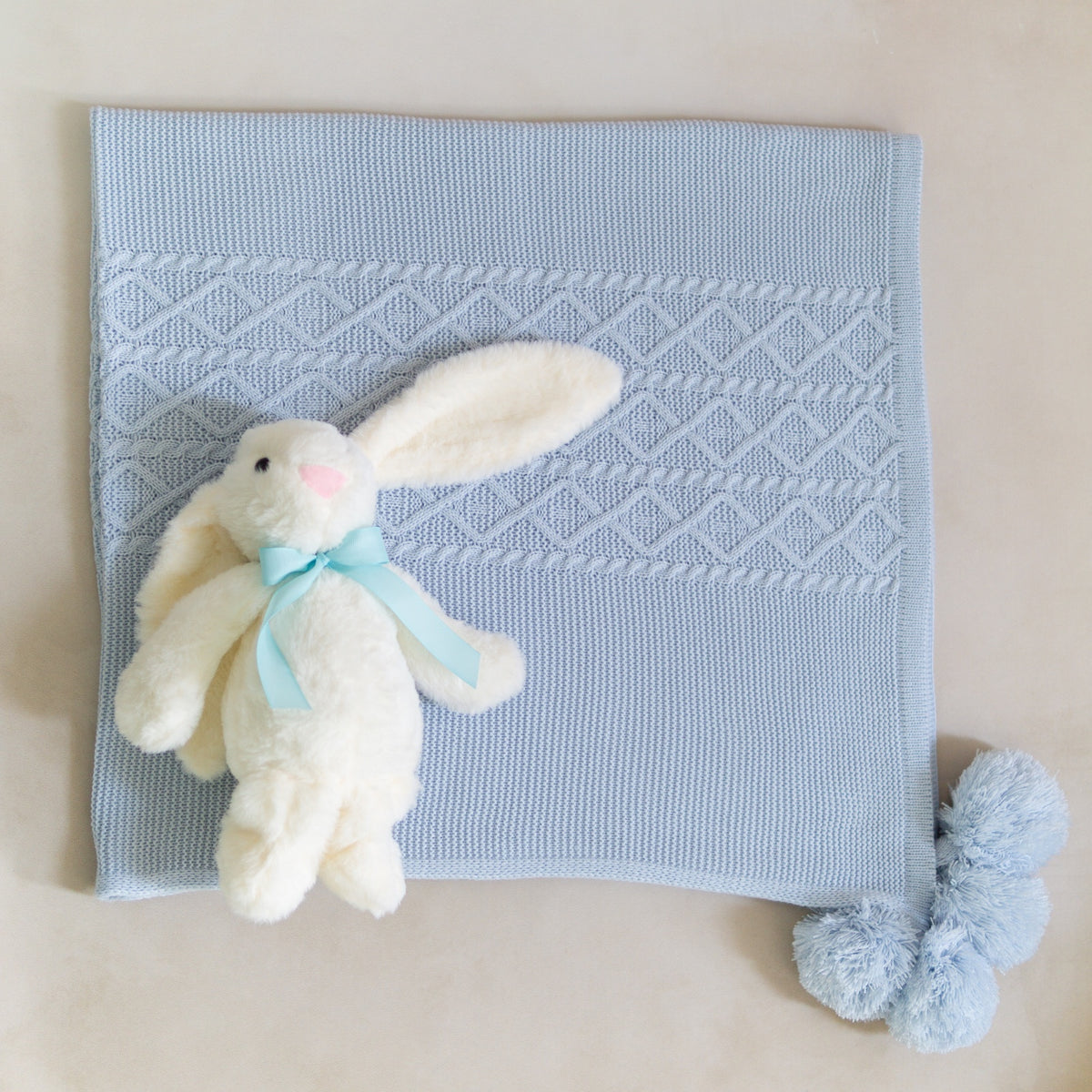 Set de Regalo Welcome Baby con Conejito Riley Hueso