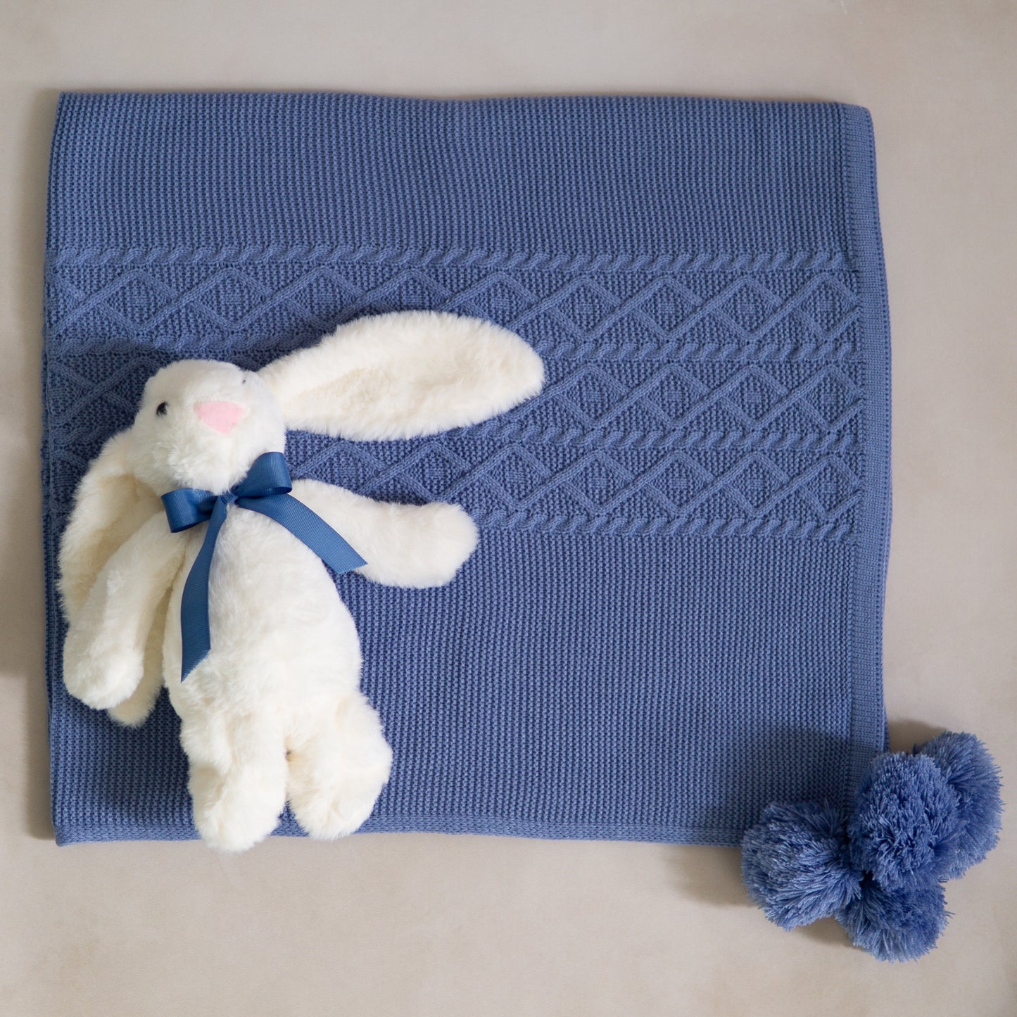 Set de Regalo Welcome Baby con Conejito Riley Hueso