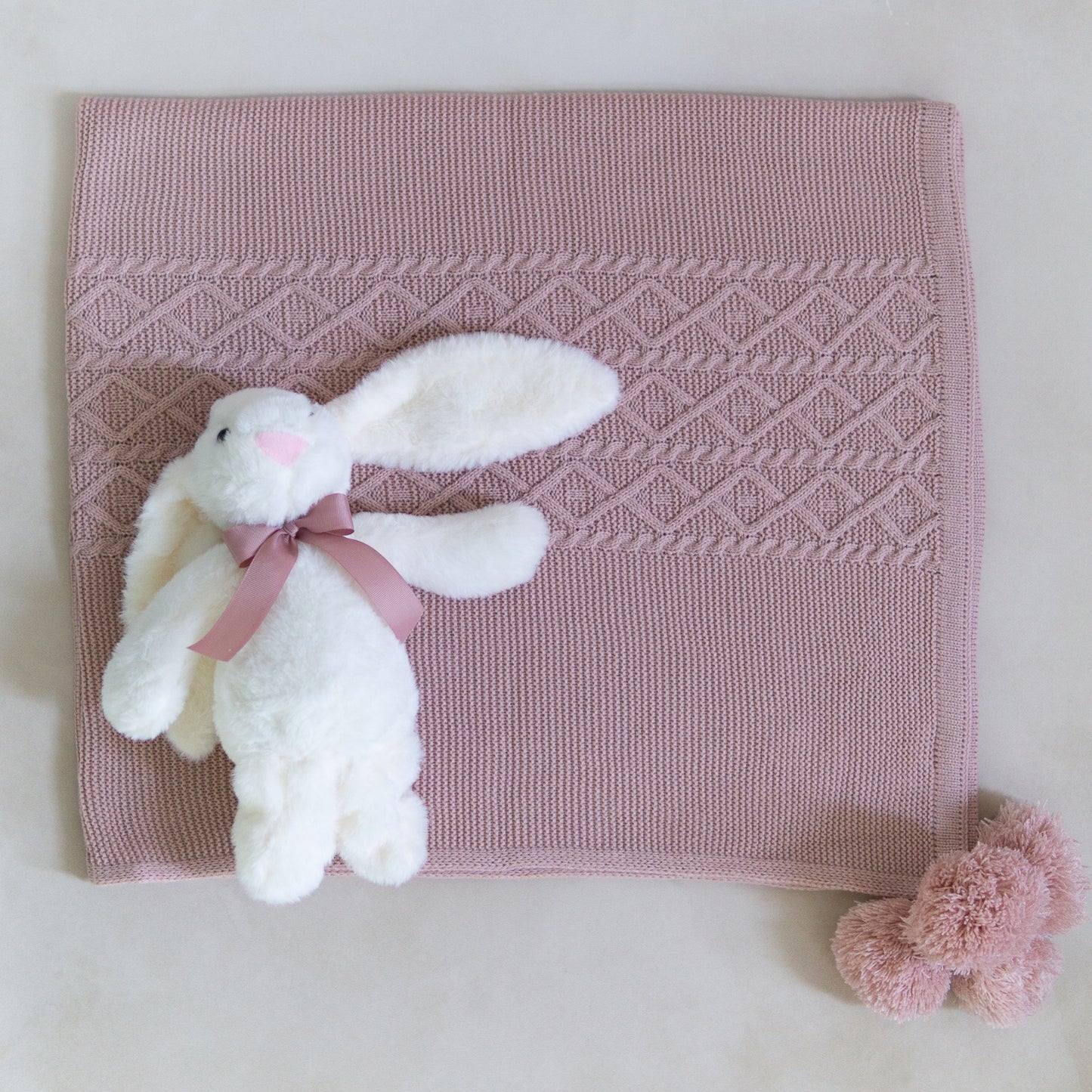 Set de Regalo Welcome Baby con Conejito Riley Hueso
