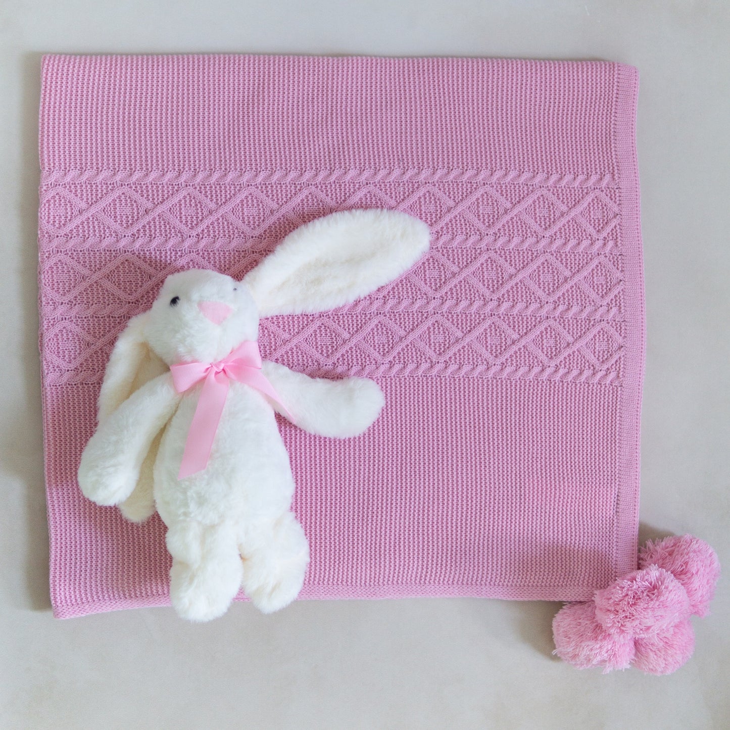 Set de Regalo Welcome Baby con Conejito Riley Hueso