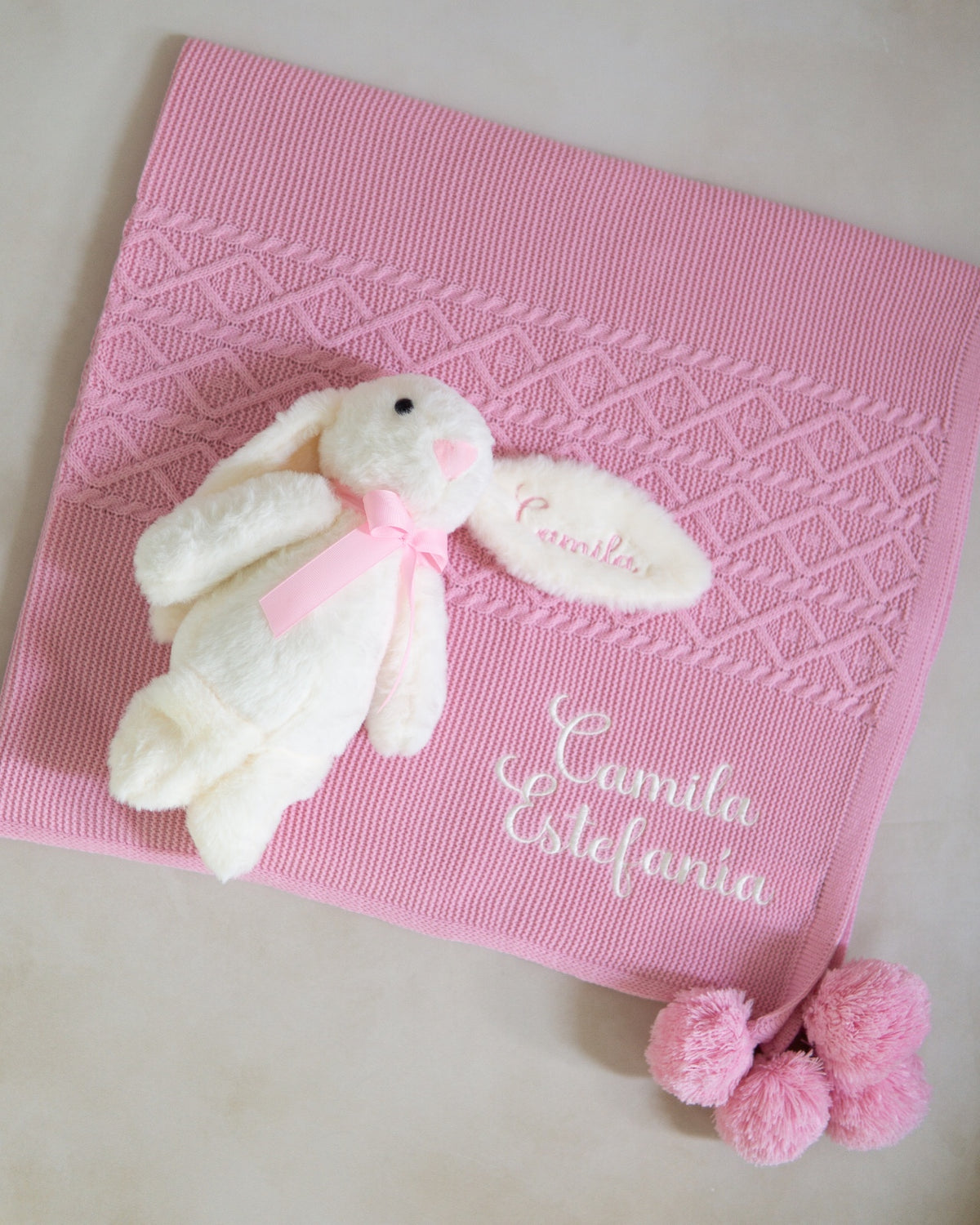 Set de Regalo Welcome Baby con Conejito Riley Hueso