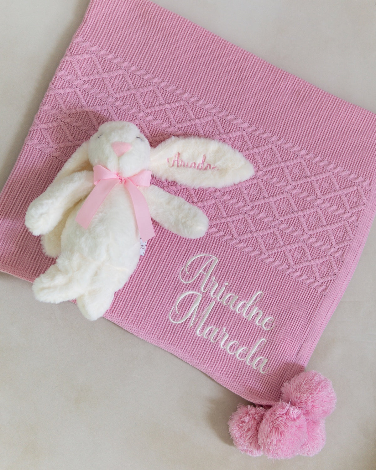 Set de Regalo Welcome Baby con Conejito Riley Hueso