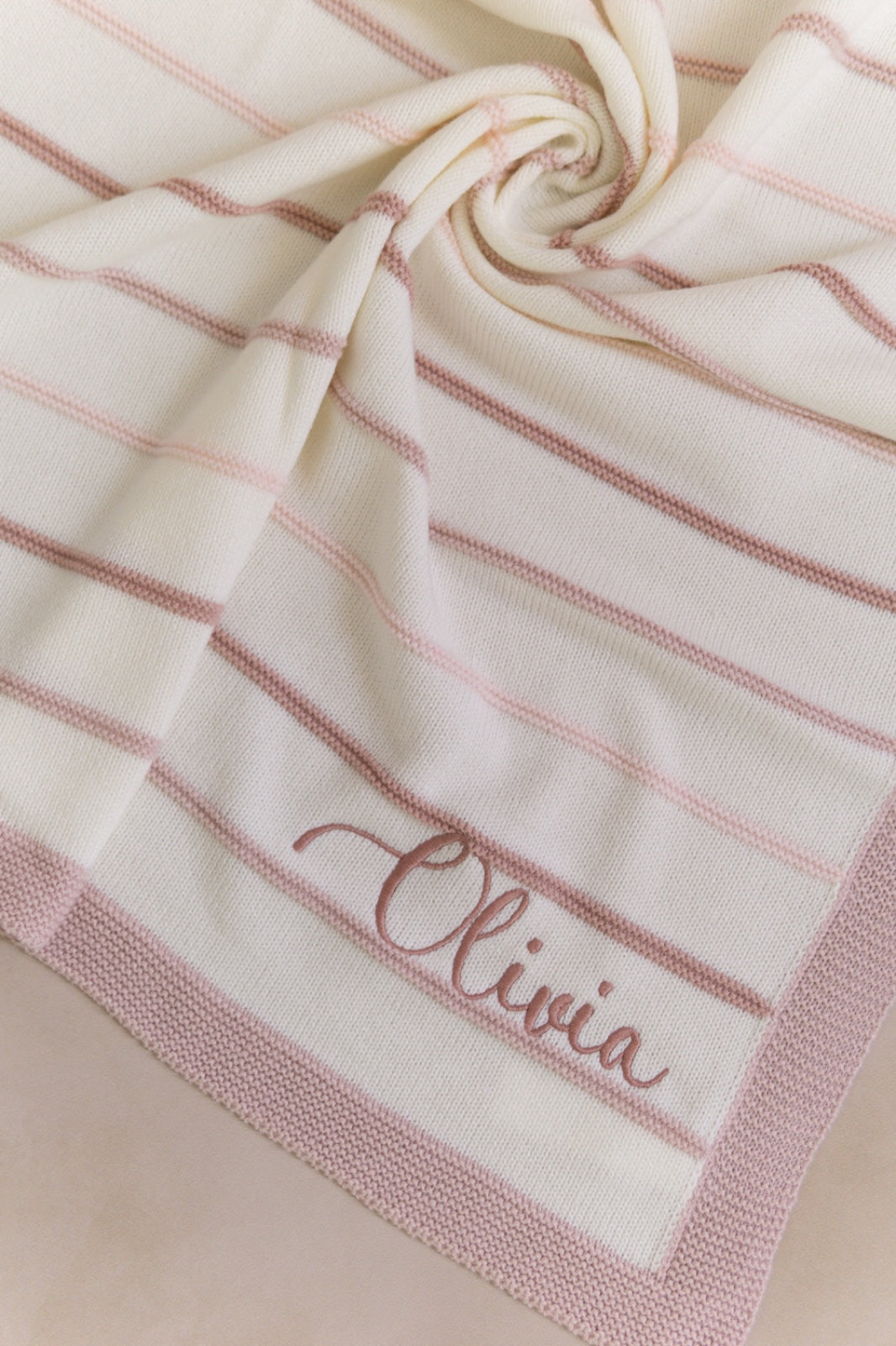 Set de Regalo Welcome Baby Rayas Personalizada con Trapito Apego Ganso