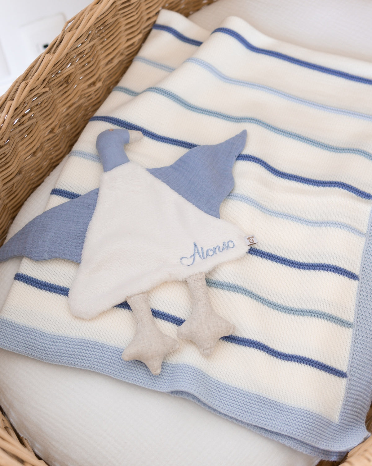 Set de Regalo Welcome Baby Rayas Personalizada con Trapito Apego Ganso