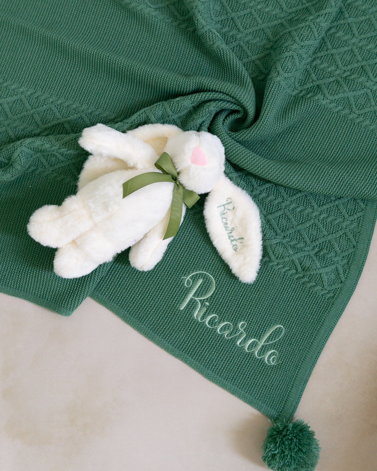 Set de Regalo Welcome Baby con Conejito Riley Hueso